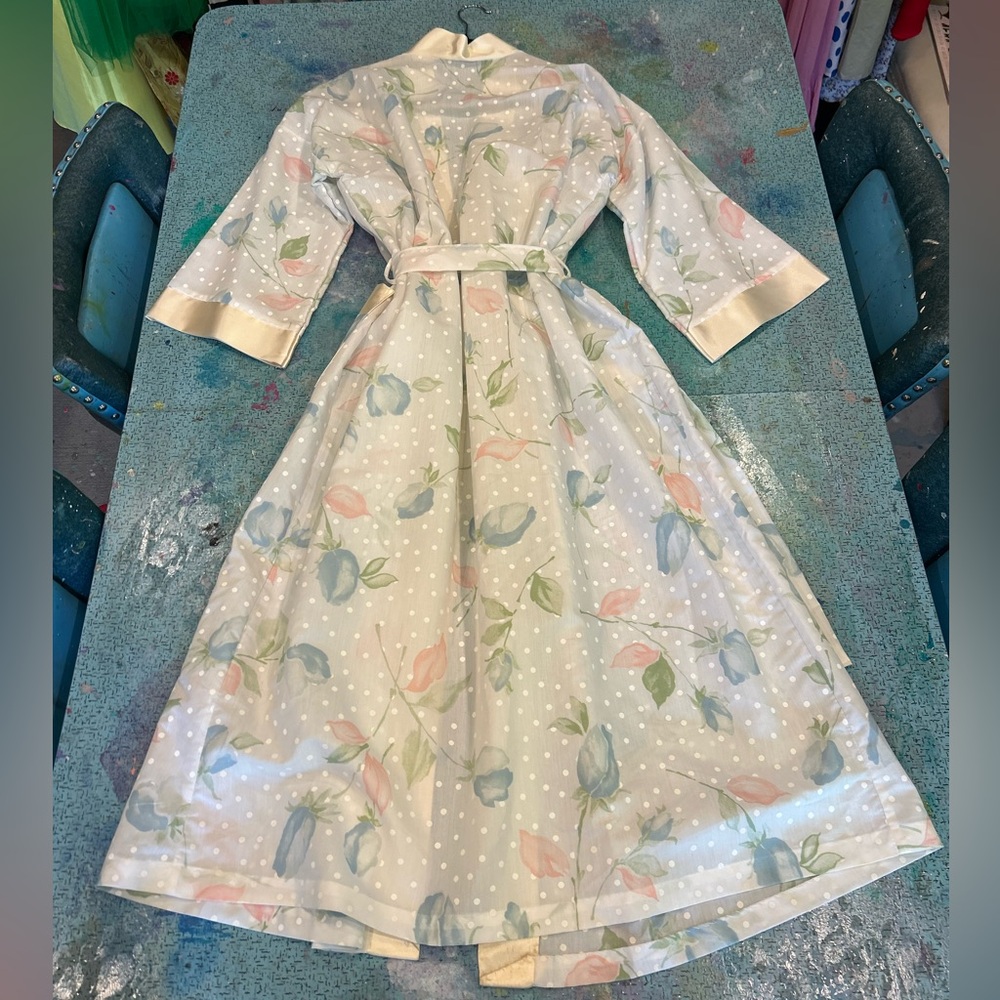 Vintage Pastel Floral and Polka Dot Robe - Picture 3 of 13